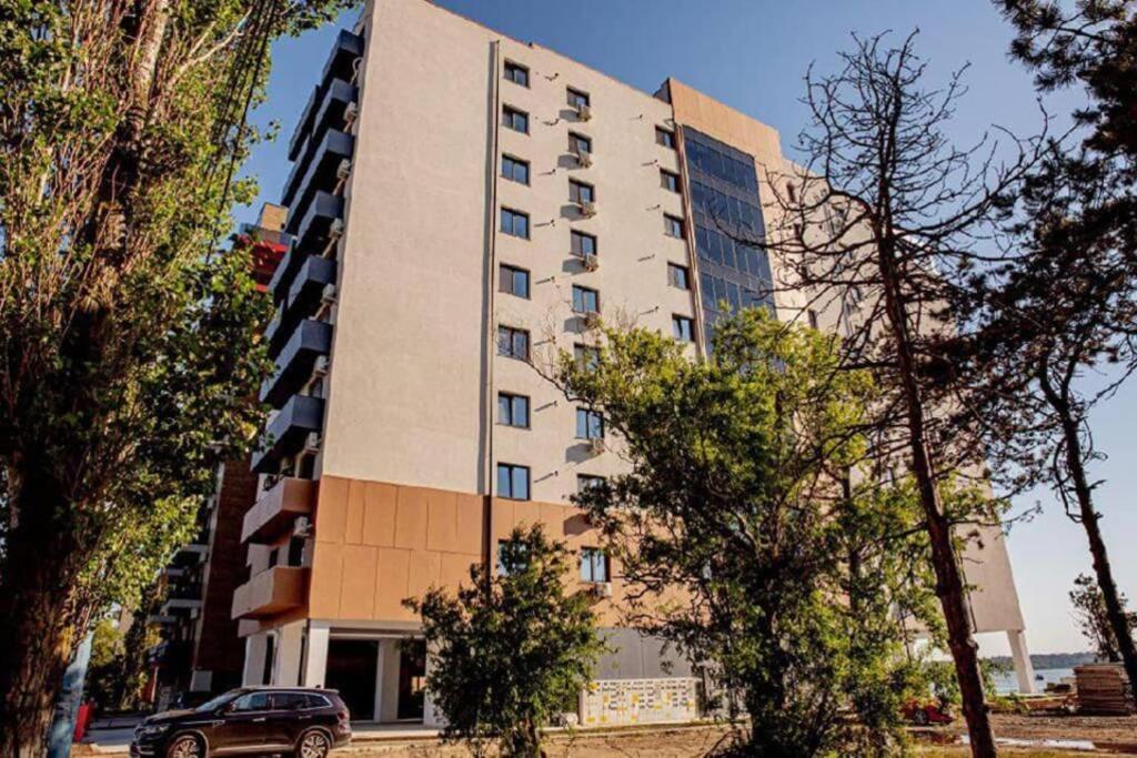 Alexis Spacious Classic Apartment Mamaia Exterior photo