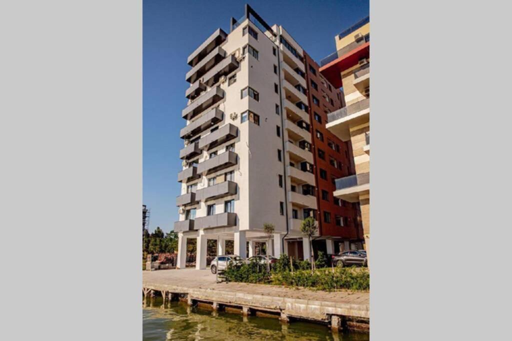 Alexis Spacious Classic Apartment Mamaia Exterior photo