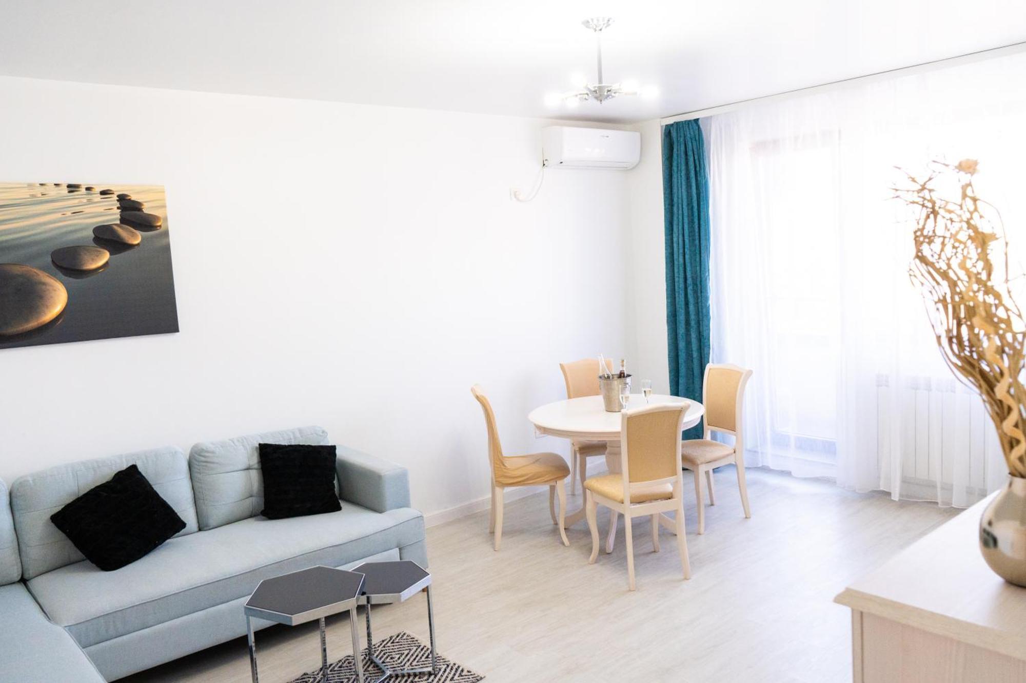 Alexis Spacious Classic Apartment Mamaia Exterior photo