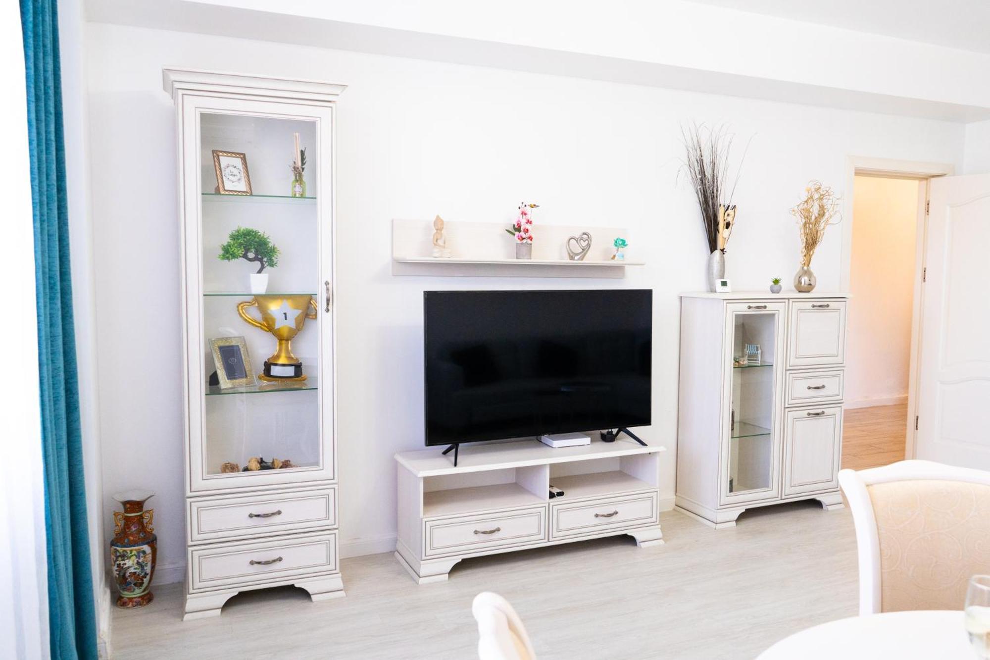 Alexis Spacious Classic Apartment Mamaia Exterior photo