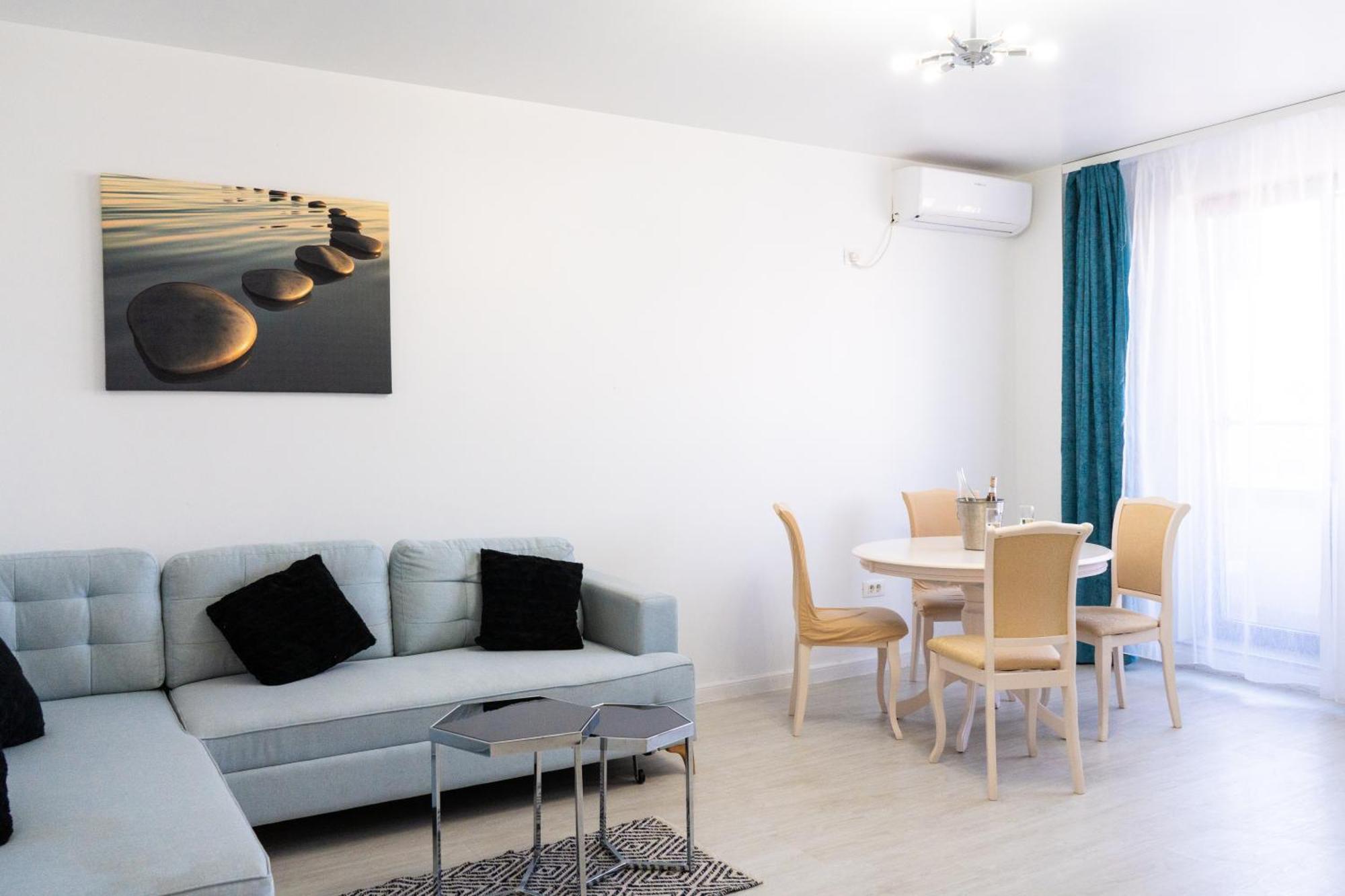 Alexis Spacious Classic Apartment Mamaia Exterior photo