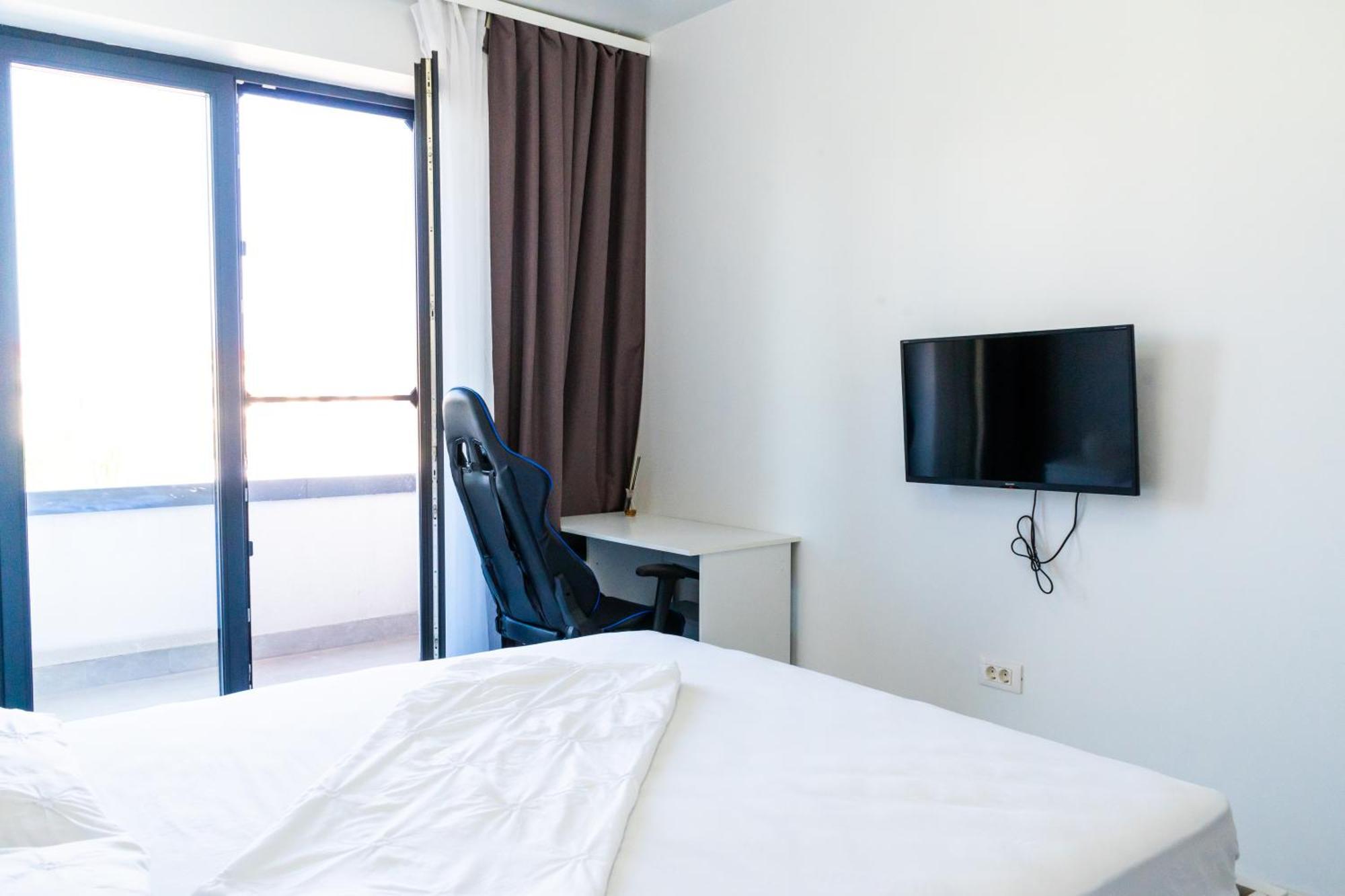 Alexis Spacious Classic Apartment Mamaia Exterior photo