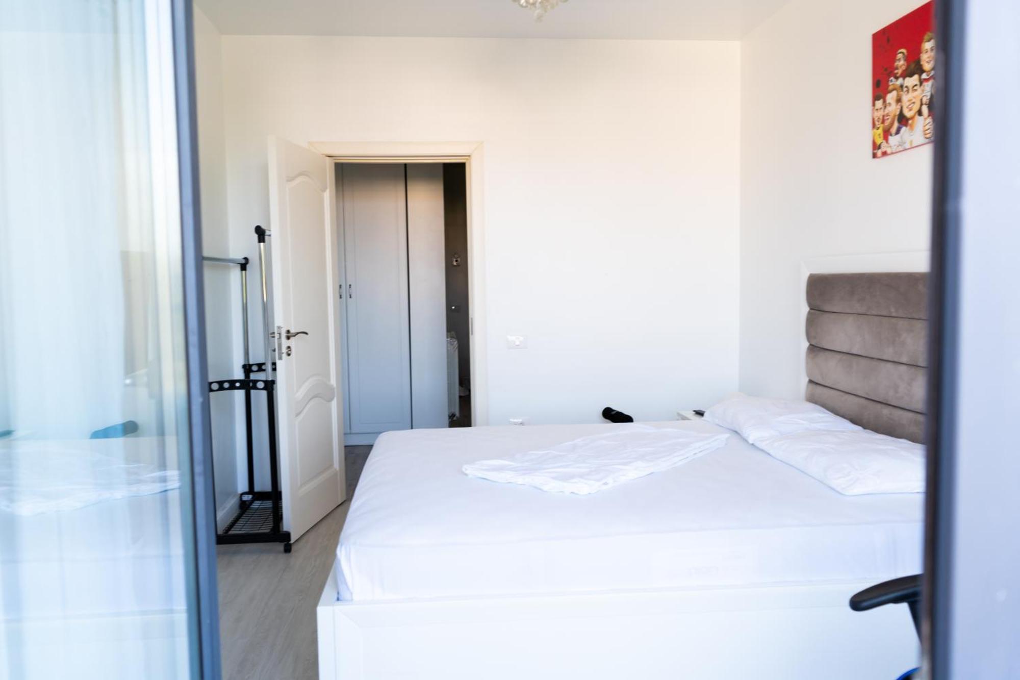 Alexis Spacious Classic Apartment Mamaia Exterior photo